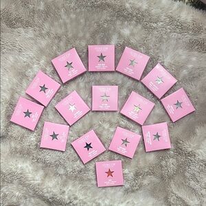 Jeffree Star Single Eyeshadow’s. This is a set of 2 bundles 🥰😍🥰